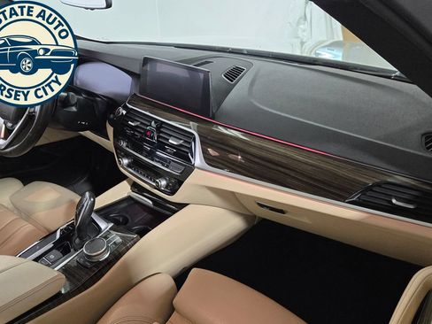 Used 2020 BMW 530i w/ Convenience Package RWD image 36