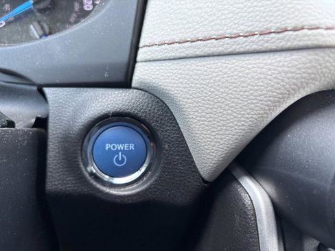 Used 2022 Toyota RAV4 XLE Premium image 21