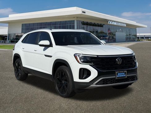 Used 2025 Volkswagen Atlas Cross Sport SE image 2