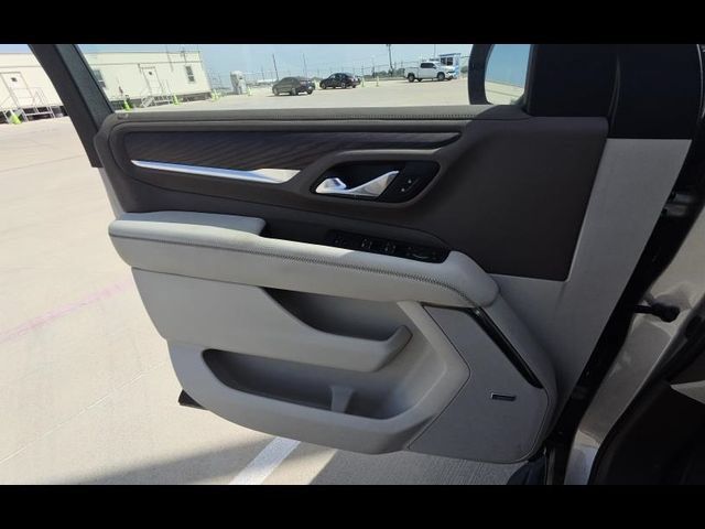Used 2024 GMC Yukon XL Denali AWD/4WD image 4