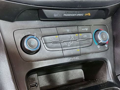 Used 2015 Ford Focus SE FWD image 17