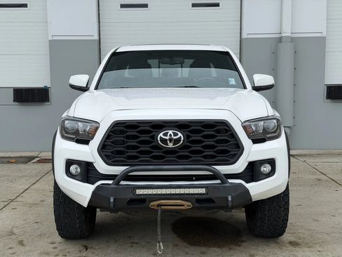 Used 2017 Toyota Tacoma TRD Off-Road image 8