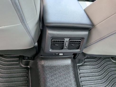 Used 2025 Toyota Camry SE image 11