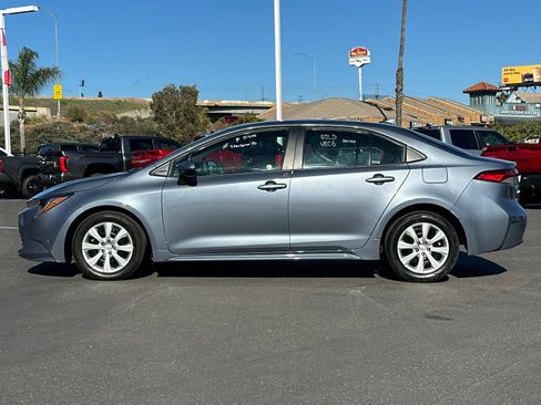Used 2025 Toyota Corolla LE image 2