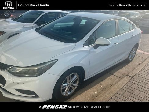 Used 2017 Chevrolet Cruze LT w/ Convenience Package FWD image 1