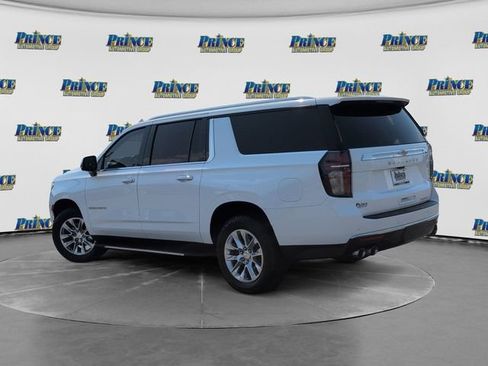 Used 2022 Chevrolet Suburban Premier w/ Premium Package RWD image 11