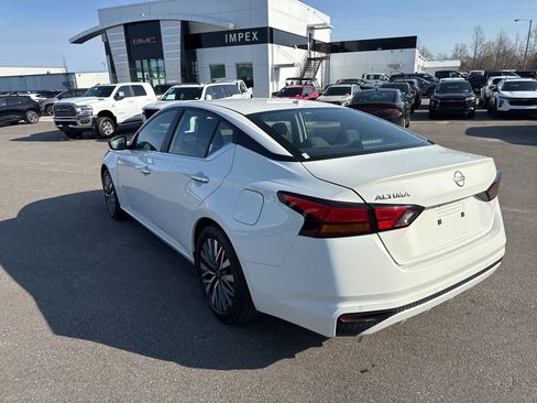 Used 2025 Nissan Altima 2.5 SV image 3