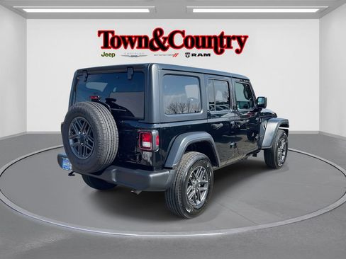 Used 2024 Jeep Wrangler Unlimited Sport AWD/4WD image 7