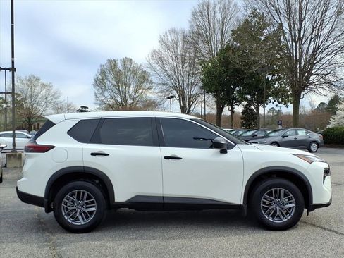 Used 2024 Nissan Rogue S image 6