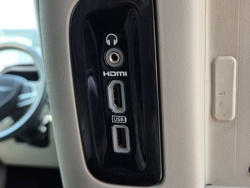 Used 2017 Chrysler Pacifica Limited FWD image 34