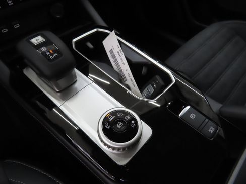 New 2025 Mitsubishi Outlander SE image 15