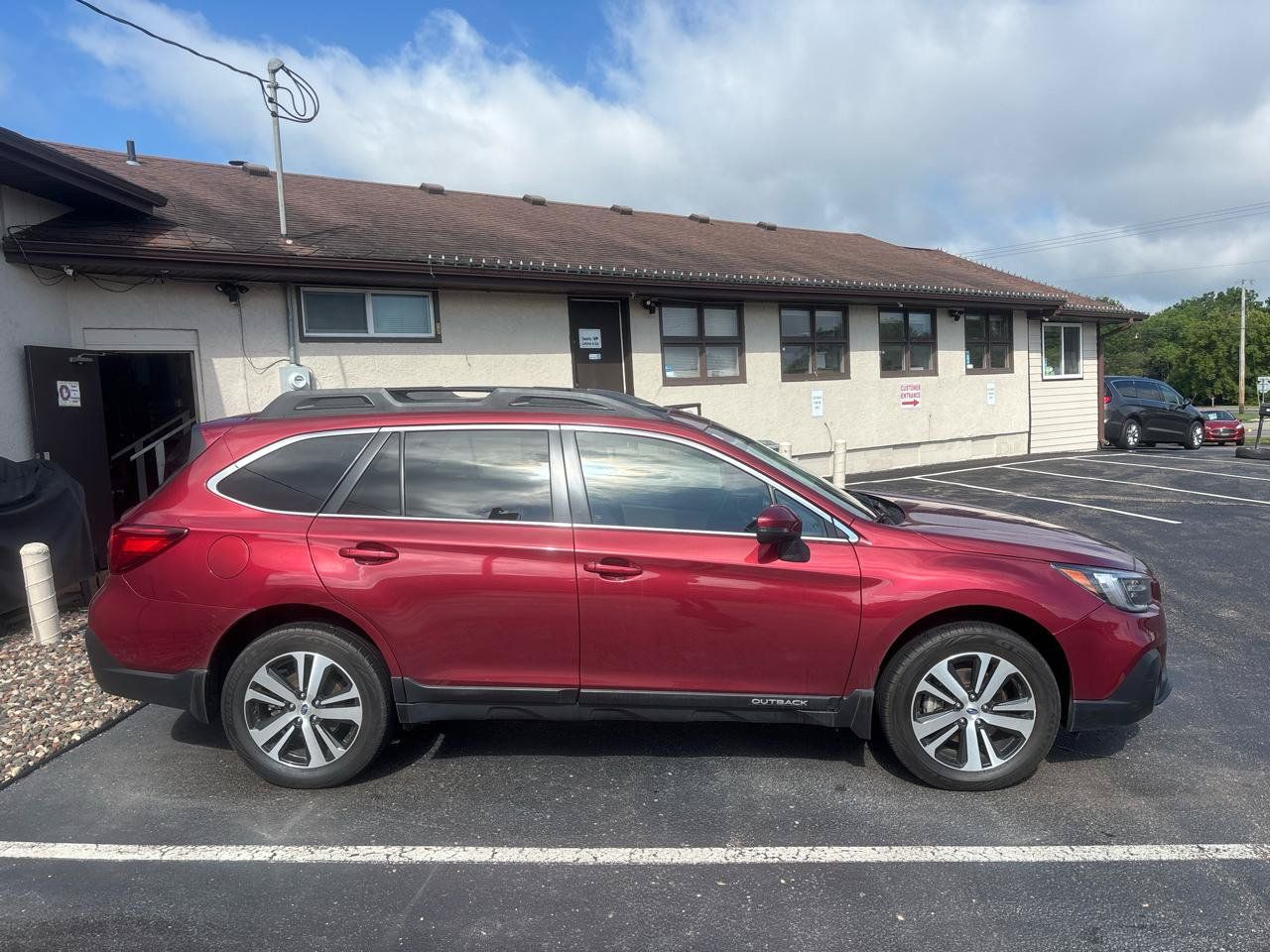 Used 2019 Subaru Outback 2.5i Limited w/ Popular Package #2 AWD/4WD image 2