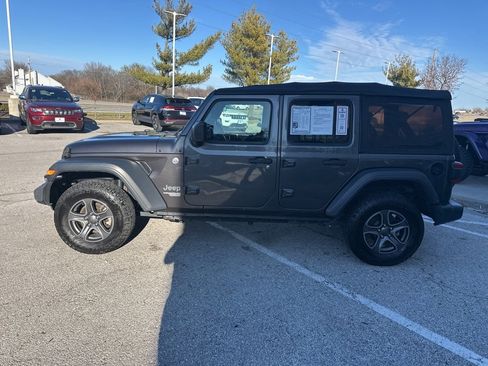 Used 2018 Jeep Wrangler Unlimited Sport S image 13