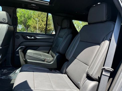 Used 2021 GMC Yukon Denali w/ Denali Premium Package AWD/4WD image 13