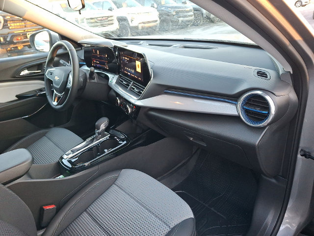 Certified 2025 Chevrolet Trax LT w/ Driver Confidence Package FWD image 26