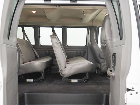 Used 2025 Chevrolet Express 3500 LT w/ LT Preferred Equipment Group RWD image 12