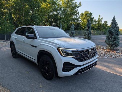 Certified 2025 Volkswagen Atlas Cross Sport SEL R-Line AWD/4WD image 7