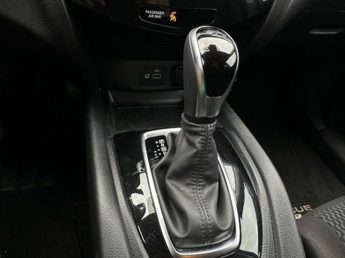 Used 2020 Nissan Rogue Sport S image 29