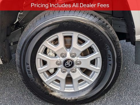 Certified 2025 Toyota Tacoma SR5 AWD/4WD image 12