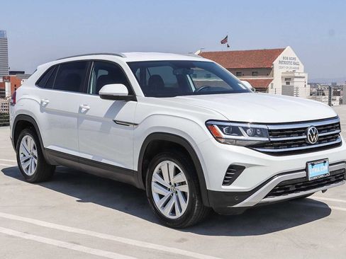 Used 2022 Volkswagen Atlas Cross Sport SE image 2