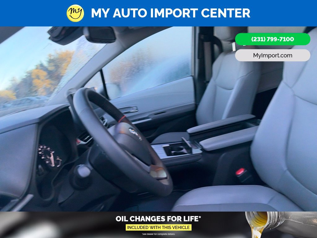 Certified 2025 Toyota Sienna XLE w/ XLE Plus Package AWD/4WD image 7