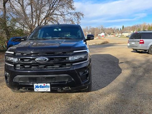 Used 2022 Ford Expedition Max Limited image 3