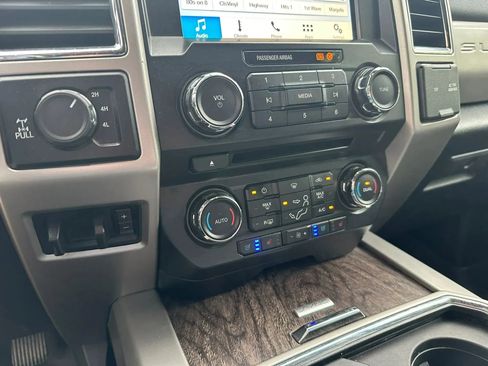 Used 2018 Ford F250 Lariat w/ Chrome Package AWD/4WD image 18