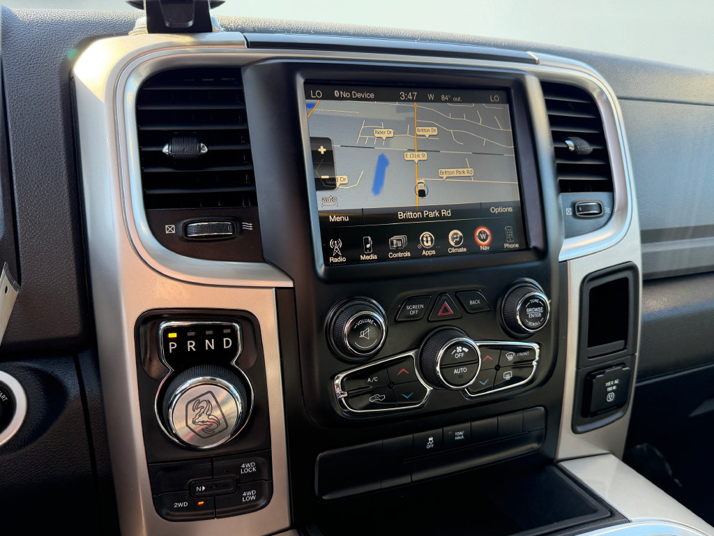 Used 2017 RAM 1500 Classic SLT w/ Luxury Group AWD/4WD image 13