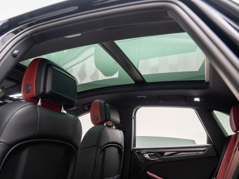 New 2026 Porsche Macan image 18