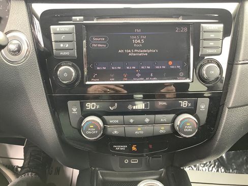 Used 2018 Nissan Rogue SV AWD/4WD image 20