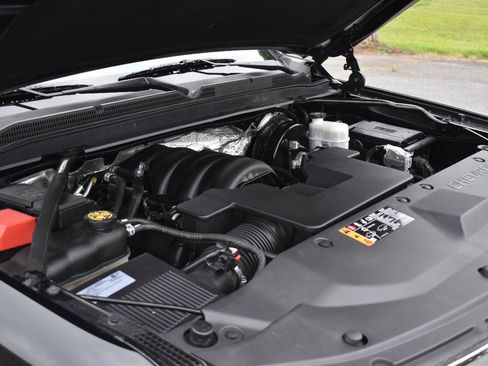 Used 2018 Chevrolet Suburban LT image 38