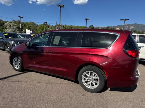 Used 2022 Chrysler Voyager LX FWD image 16