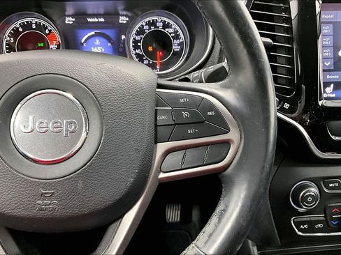 Used 2020 Jeep Cherokee Limited image 24