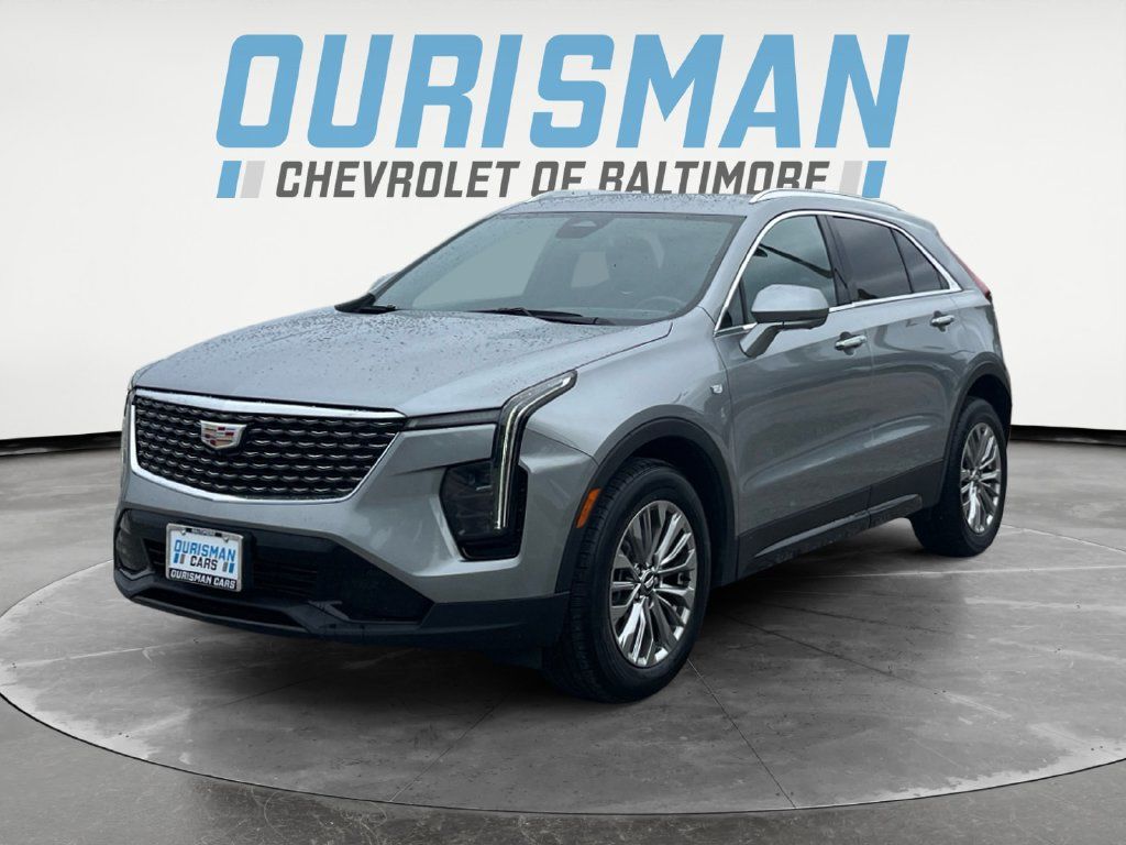 Used 2025 Cadillac XT4 Premium Luxury AWD/4WD image 2
