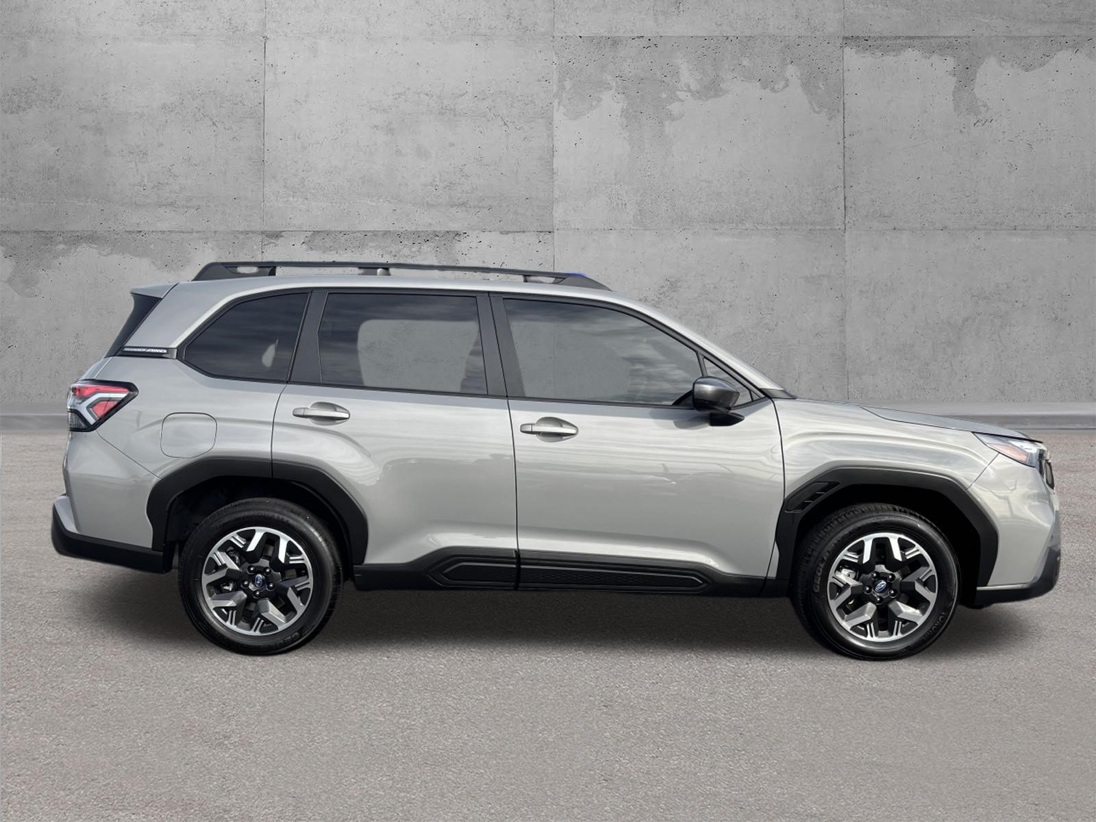 Used 2025 Subaru Forester Premium AWD/4WD image 8