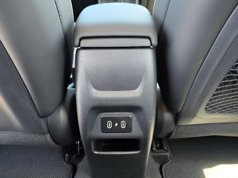 Used 2025 Hyundai Venue Limited FWD image 25