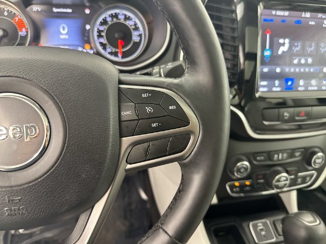 Used 2019 Jeep Cherokee Limited w/ Luxury Group FWD image 14