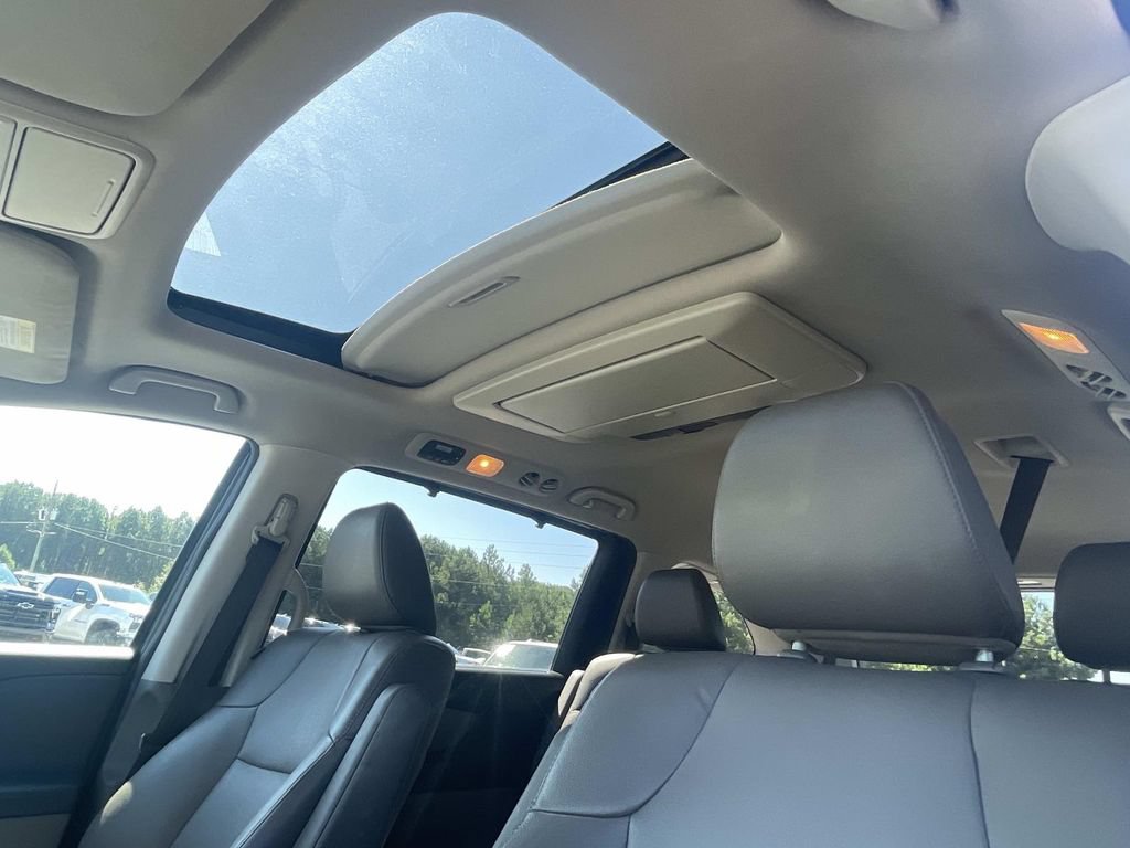 Used 2015 Honda Odyssey Touring Elite image 18