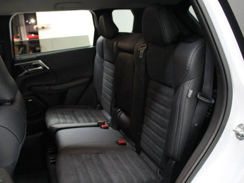 New 2025 Mitsubishi Outlander SE image 27