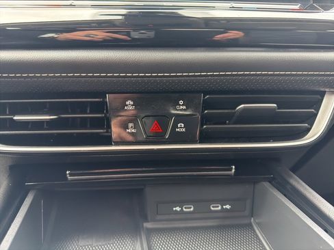 Used 2024 Volkswagen Atlas SE image 28