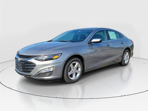 Used 2024 Chevrolet Malibu LT FWD image 2