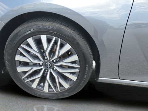 Used 2024 Nissan Altima 2.5 SV FWD image 16