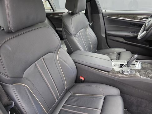 Used 2019 BMW 540i xDrive w/ M Sport Package image 30
