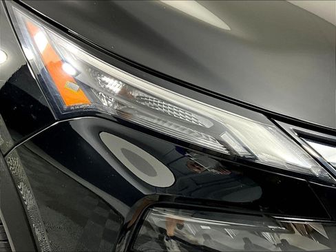 Certified 2025 Nissan Rogue SV FWD image 30