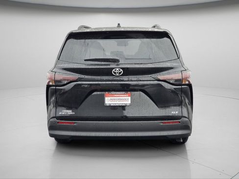 New 2026 Toyota Sienna XLE image 23