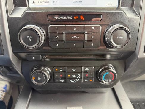 Used 2017 Ford F250 XLT w/ XLT Premium Package AWD/4WD image 25