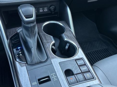 Used 2023 Toyota Highlander Platinum image 25