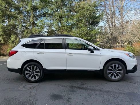 Used 2017 Subaru Outback 3.6R Limited image 3