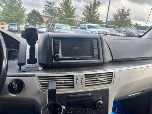 Used 2009 Volkswagen Routan SEL FWD image 10