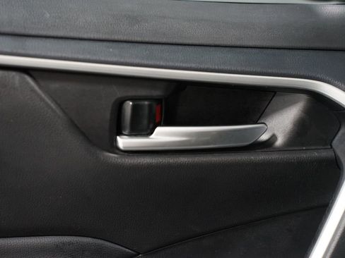 Used 2025 Toyota RAV4 XLE image 32